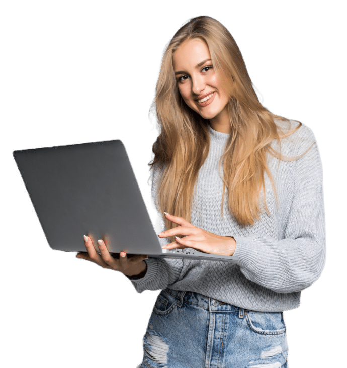 Mulher trabalhando em um notebook, representando desenvolvimento web e soluções digitais